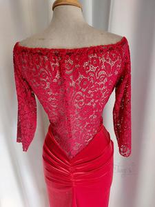 Dress Annette in velvet red fabric with lace