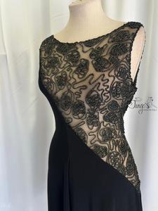 Abito Delmara con pregiato pizzo ricamato