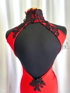 Abito Michi in jersey rosso con applicazioni in pizzo nero