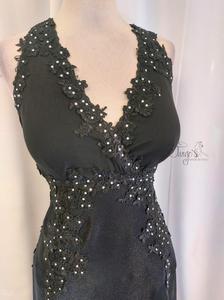 Abito Paulina con strass argentati e pizzo ricamato, con body interno