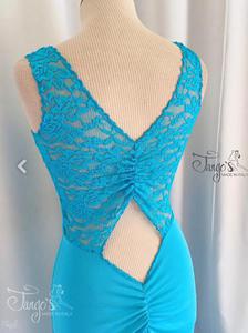 Abito robi in pizzo e jersey azzurro