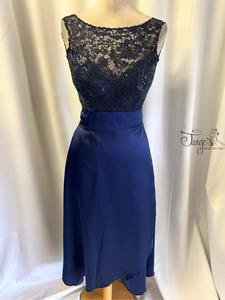 Completo top Romi in pizzo blu con paillettes e gonna Orfea blu