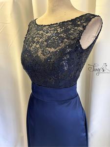 Completo top Romi in pizzo blu con paillettes e gonna Orfea blu