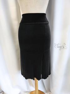 Set in black velvet , skirt Heli an top Alana