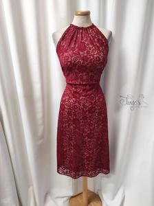 Dress Sofia in bordeaux lace with laces