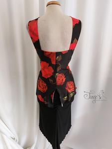 Top Eva in black and red roses fabric